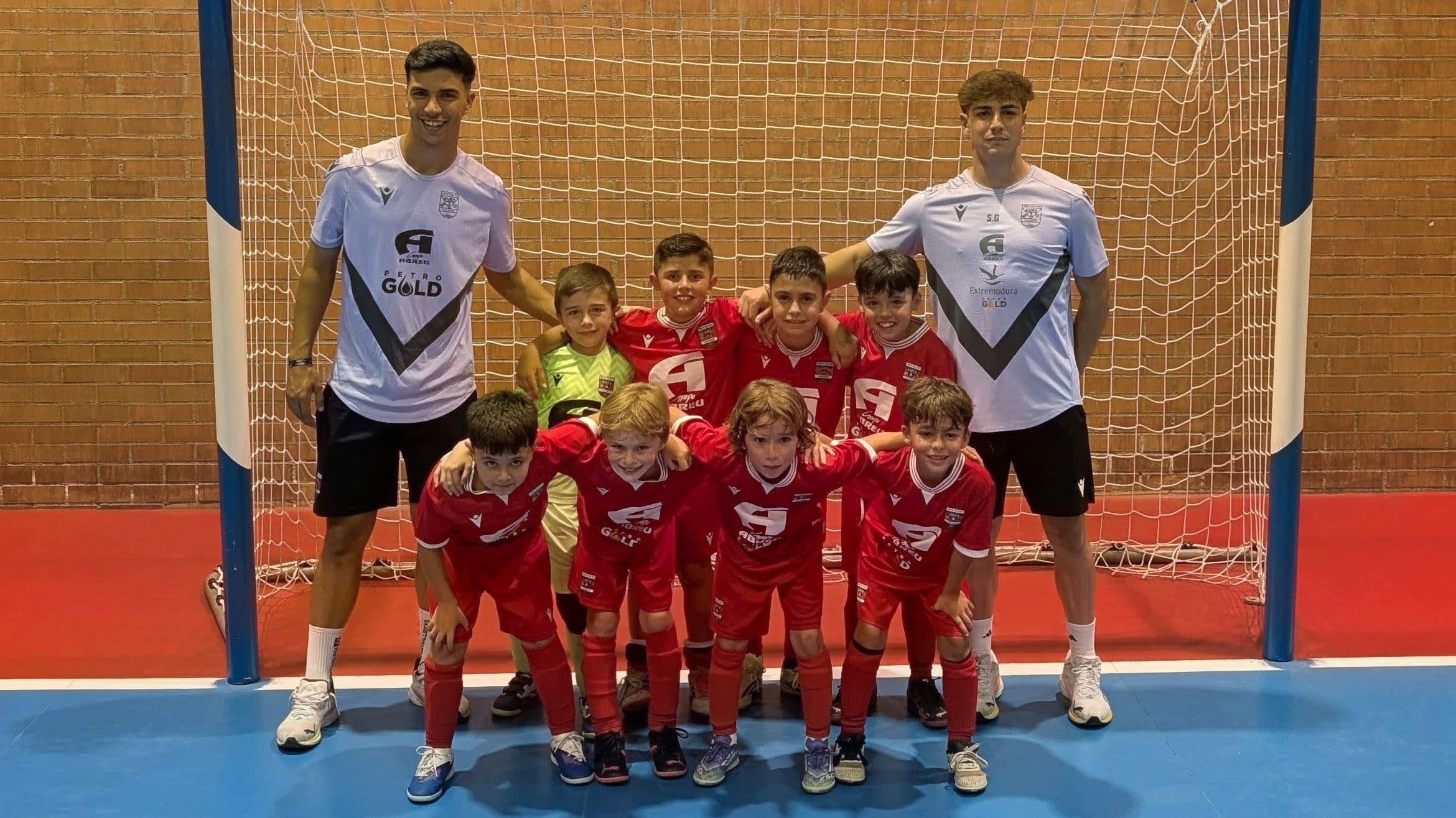 El Diocesano prebenjamín acelera ante el Nazaret y se cita con el Mérida en la final extremeña
