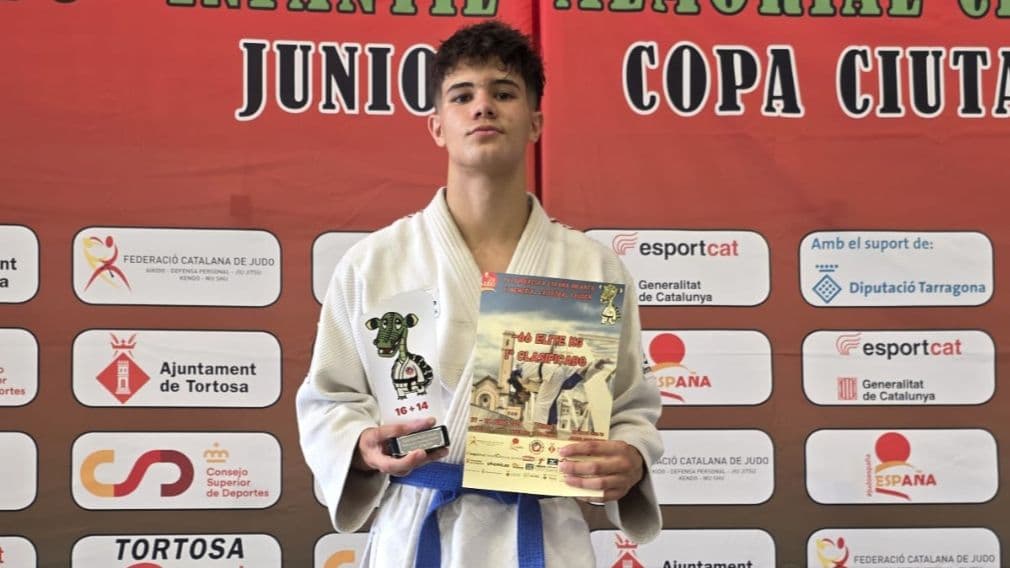 Alejandro Sánchez Palacios celebra el oro en la Supercopa Infantil de Judo de Tortosa
