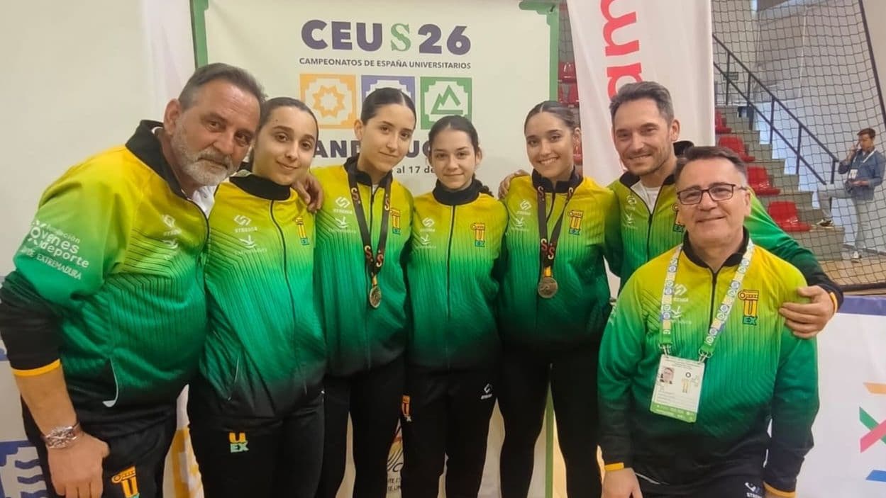 Amanda Mendo y Lucía Alcón suben a la UEx al podio nacional en Granada en taekwondo