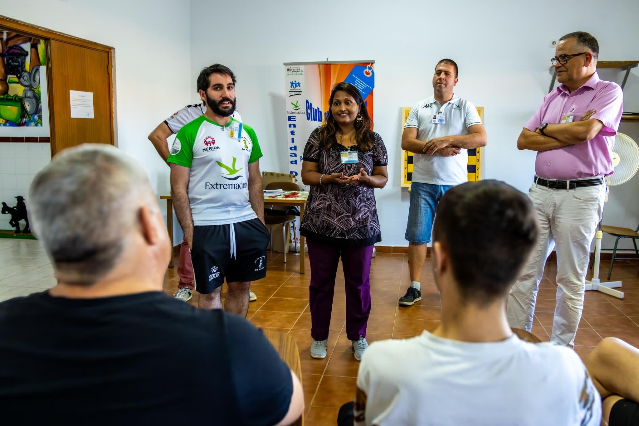 Actividad social del Club Magic Extremadura en uno de sus programas de ajedrez terapéutico