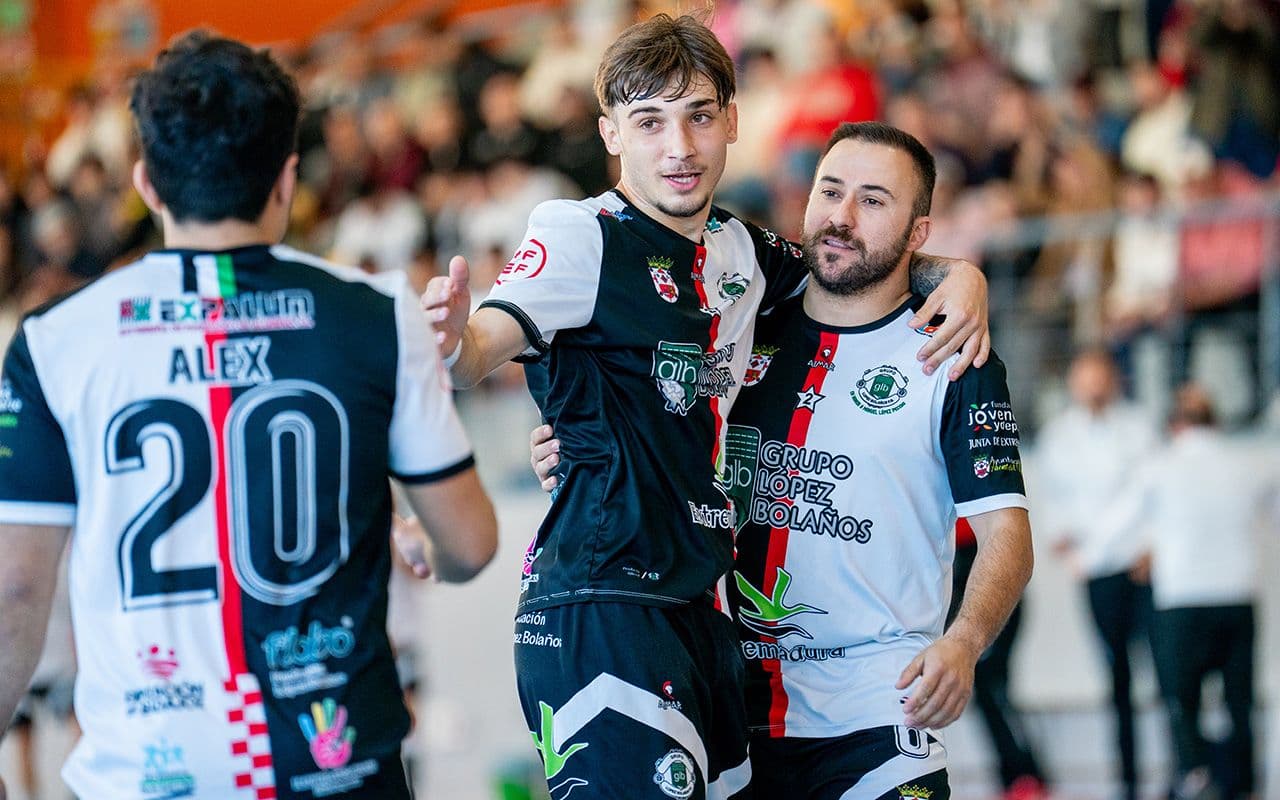 Manu Hernández brilla en la final de fútbol sala entre López Bolaños y Rena