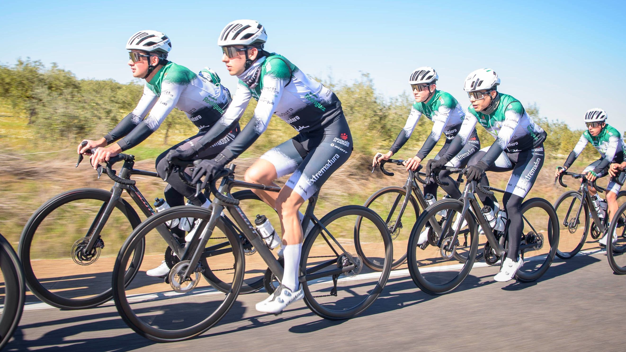 Corredores del Extremadura Pebetero antes de competir en la Copa de España