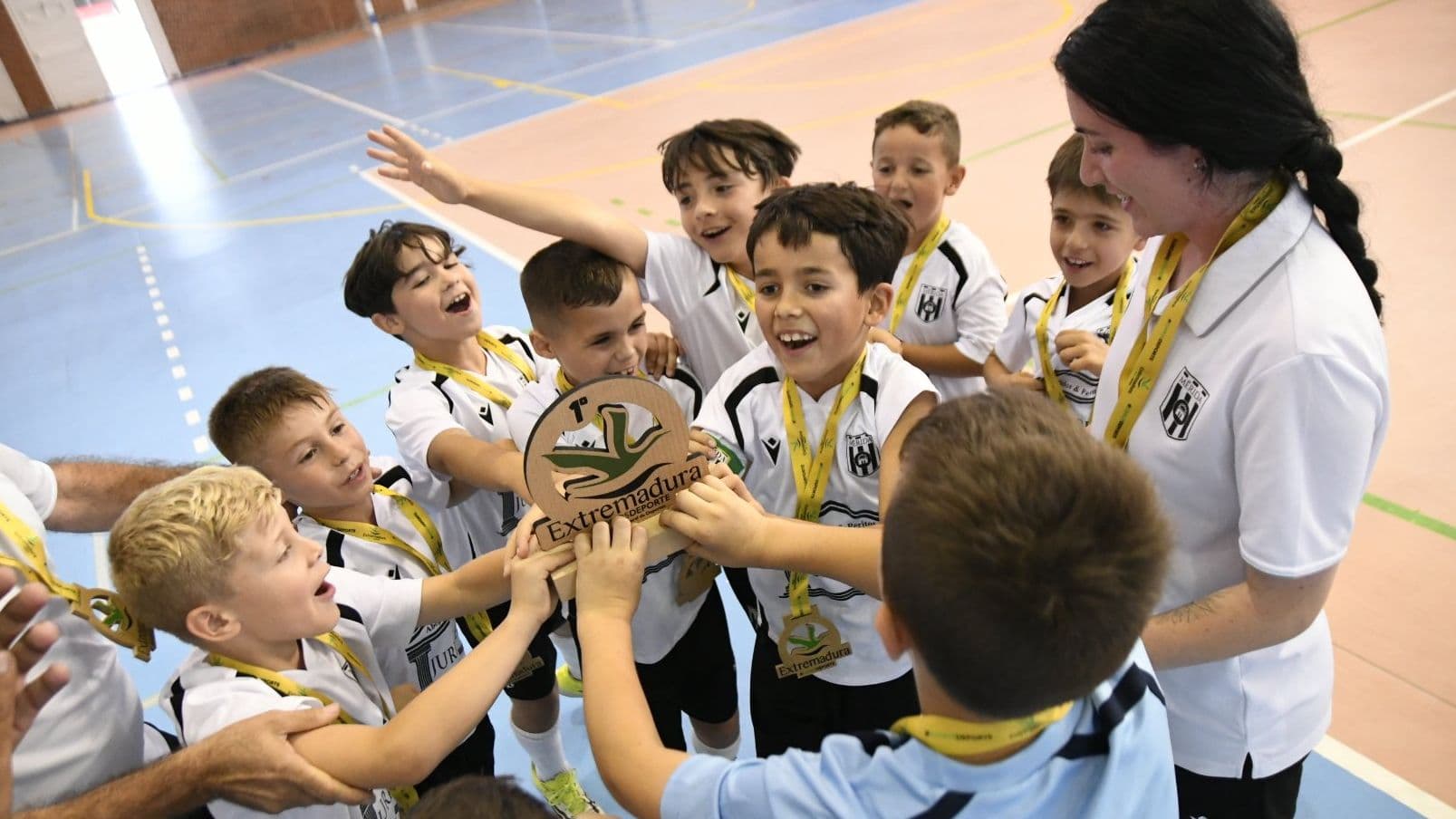  La AD Mérida se proclama campeona de Extremadura prebenjamín con un pleno de victorias