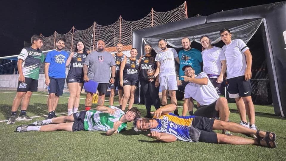 Plasencia Ducks celebra el título de la Night Bowl de Solana de los Barros