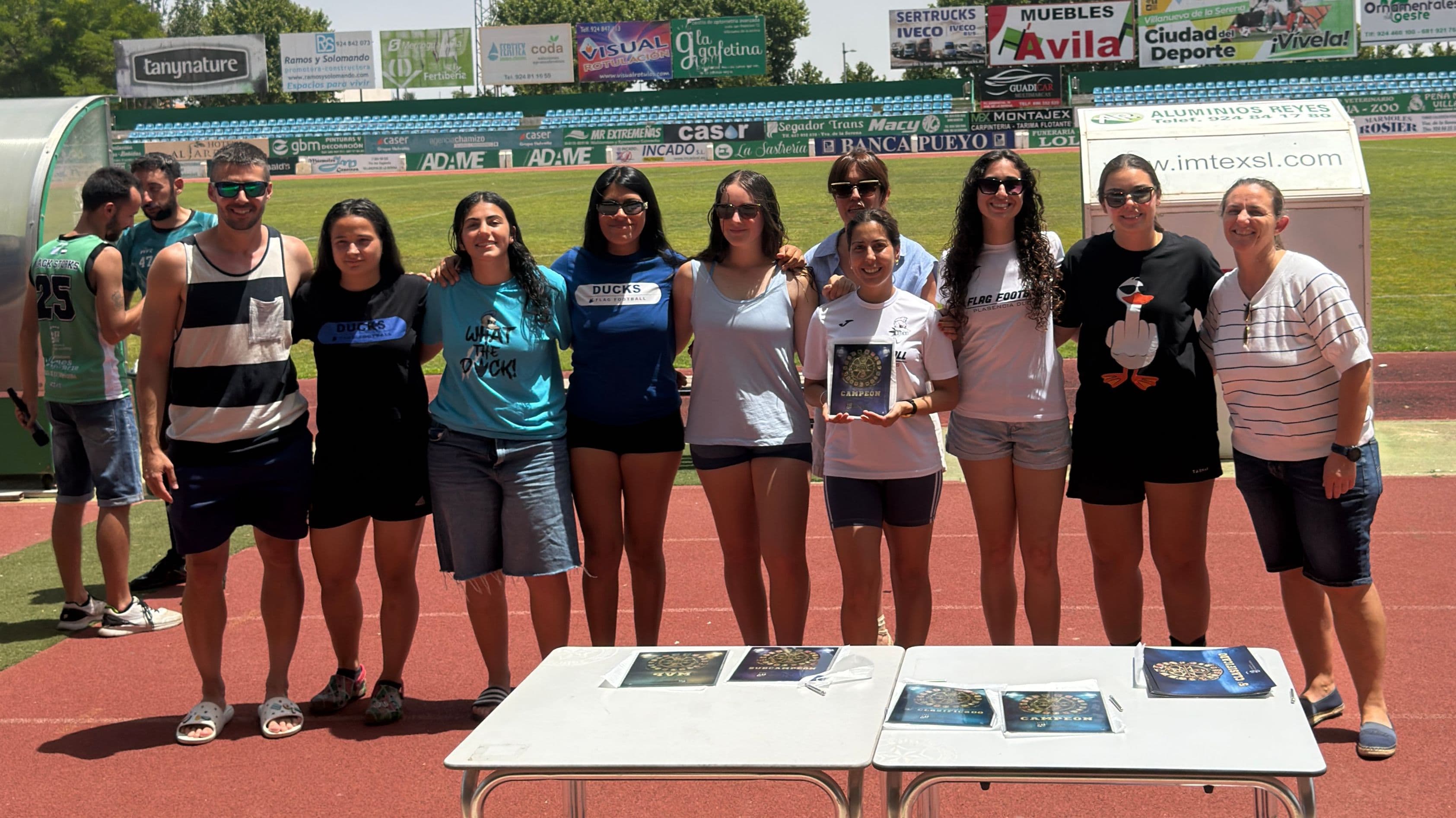 Plasencia Ducks, campeonas de la primera Extreflag Bowl femenina