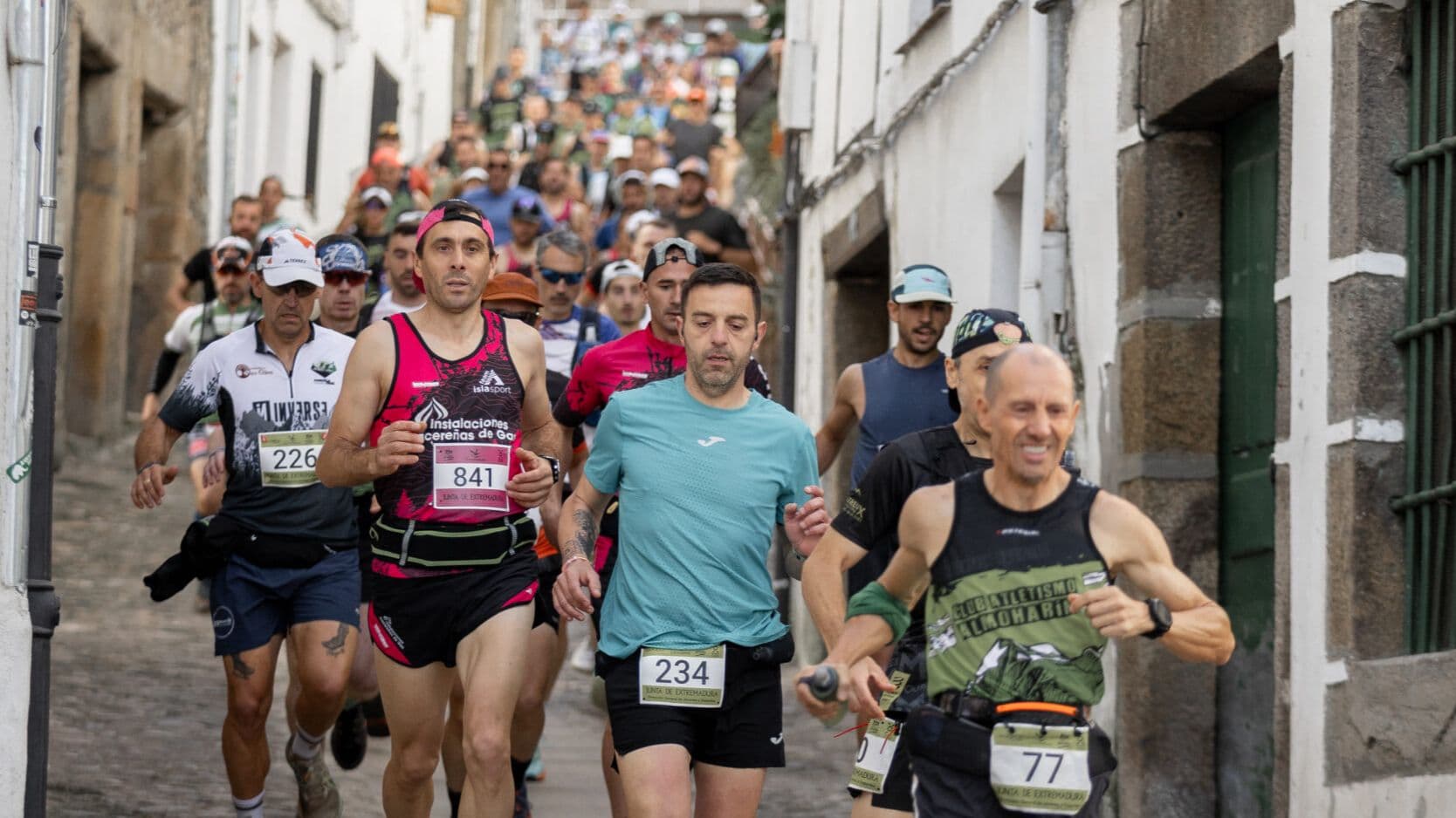 Los placentinos Minerva Muñoz y Fran Juanals conquistan la CxM Deportes Parra Hervás