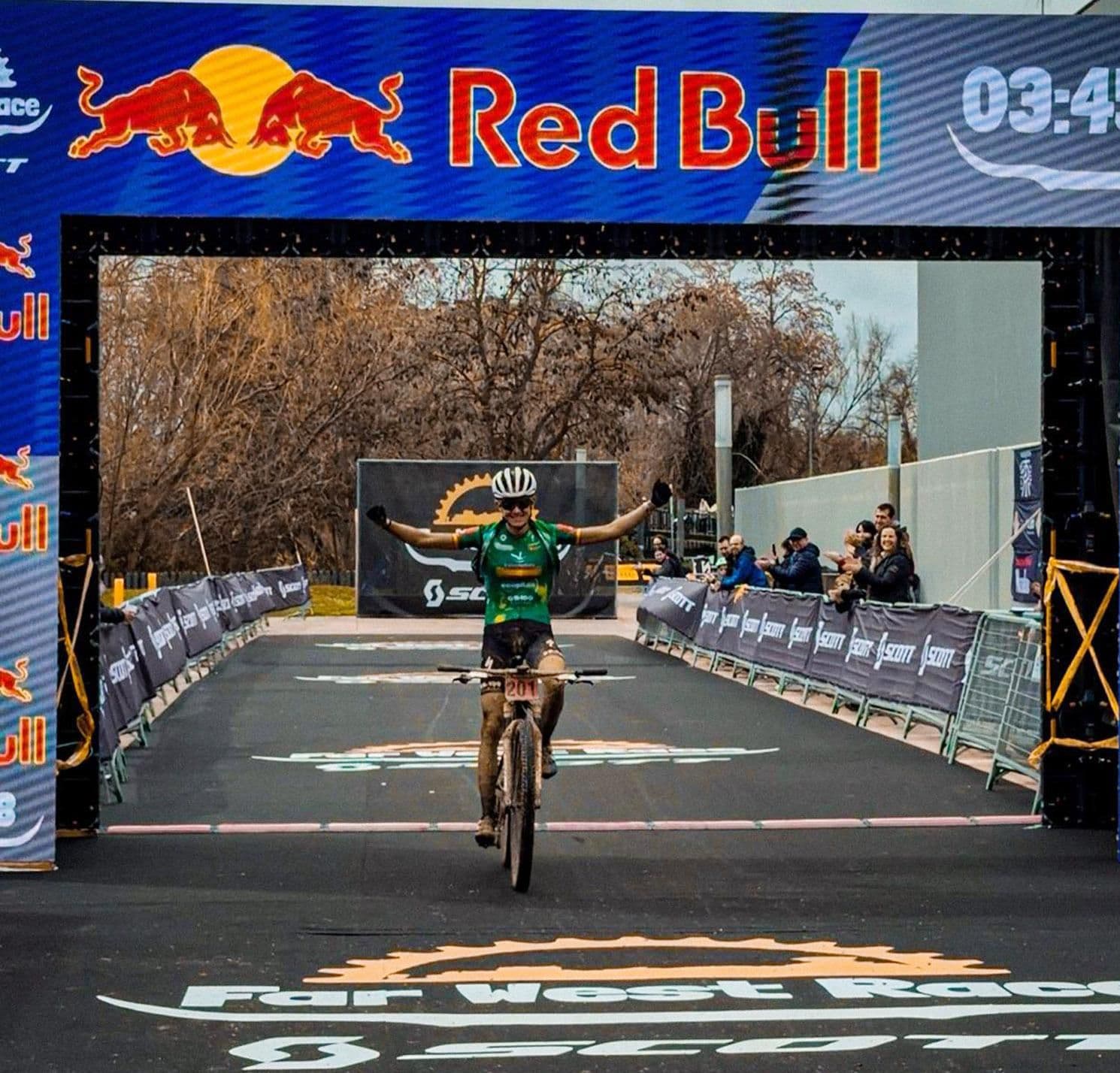 Natalia Fischer arrasa en Calatayud y se viste de líder en la Far West Race by Scott