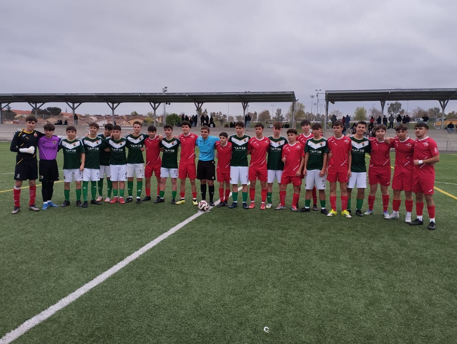 Partido de fútbol cadete entre Cacereño Tambo B y Herrera en Cáceres