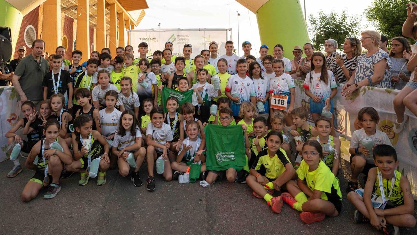 La cantera del triatlón extremeño cierra la temporada con una gran fiesta en Don Benito