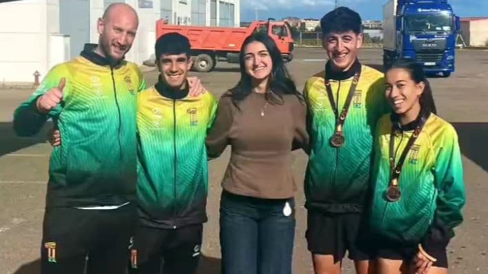 Equipo de la Universidad de Extremadura en el Campeonato de España Universitario de atletismo