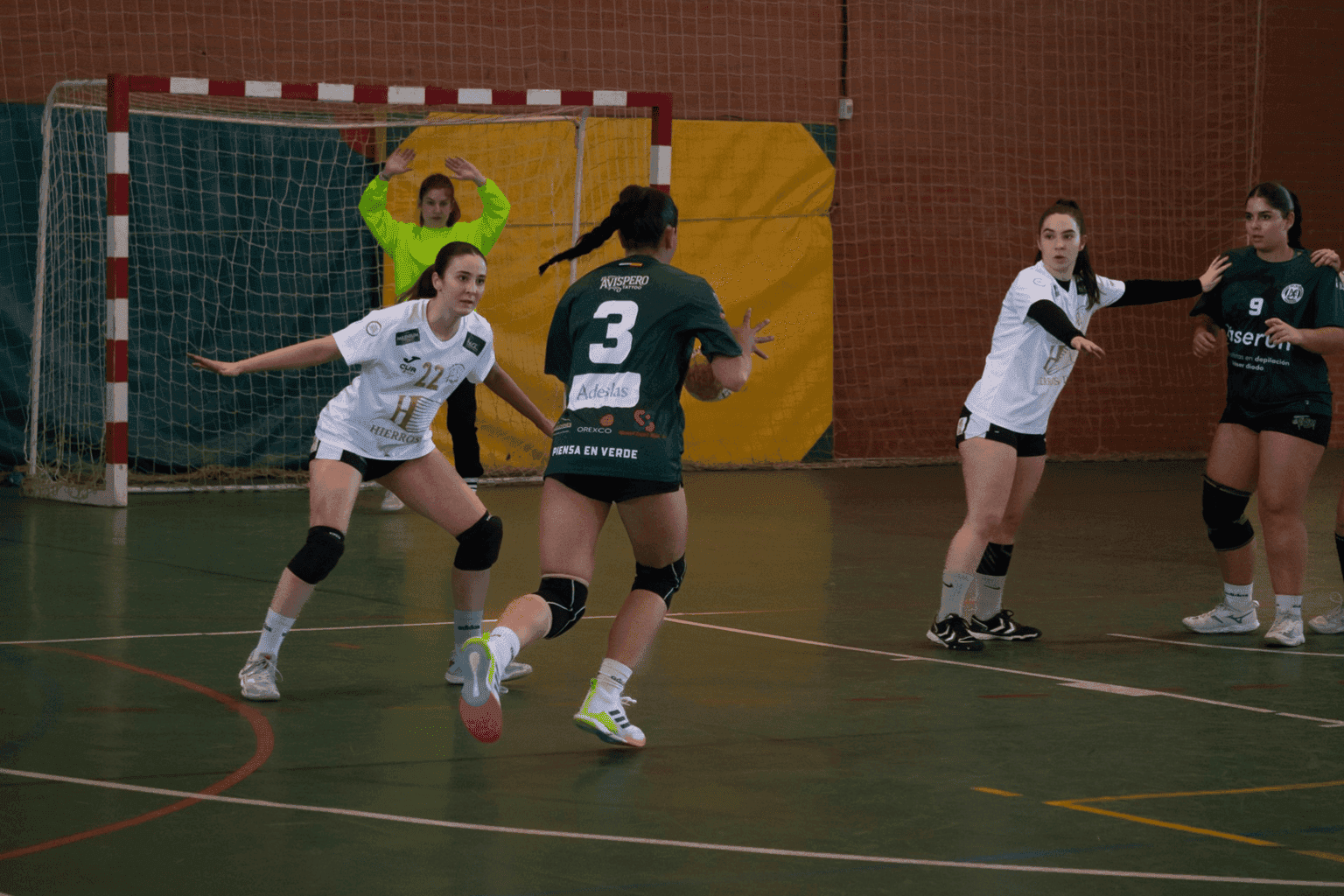 La UBP se desquita a lo grande: 32-18 a 3 Valles y billete a la final del balonmano femenino casi en el bolsillo