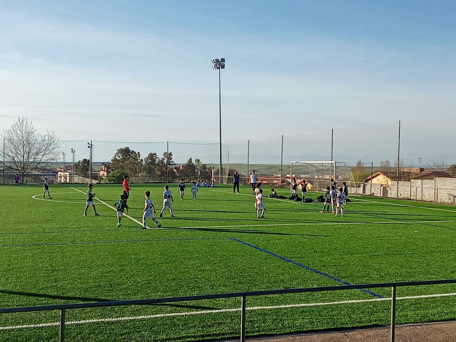 Jugadores benjamines del Cacereño y Calamonte en un partido Judex en Cáceres