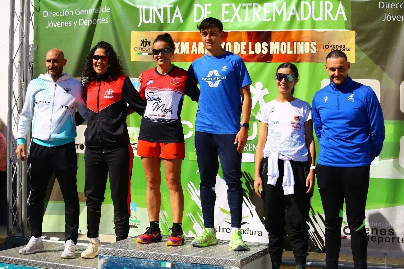Arroyomolinos corona a los campeones extremeños de carreras por montaña