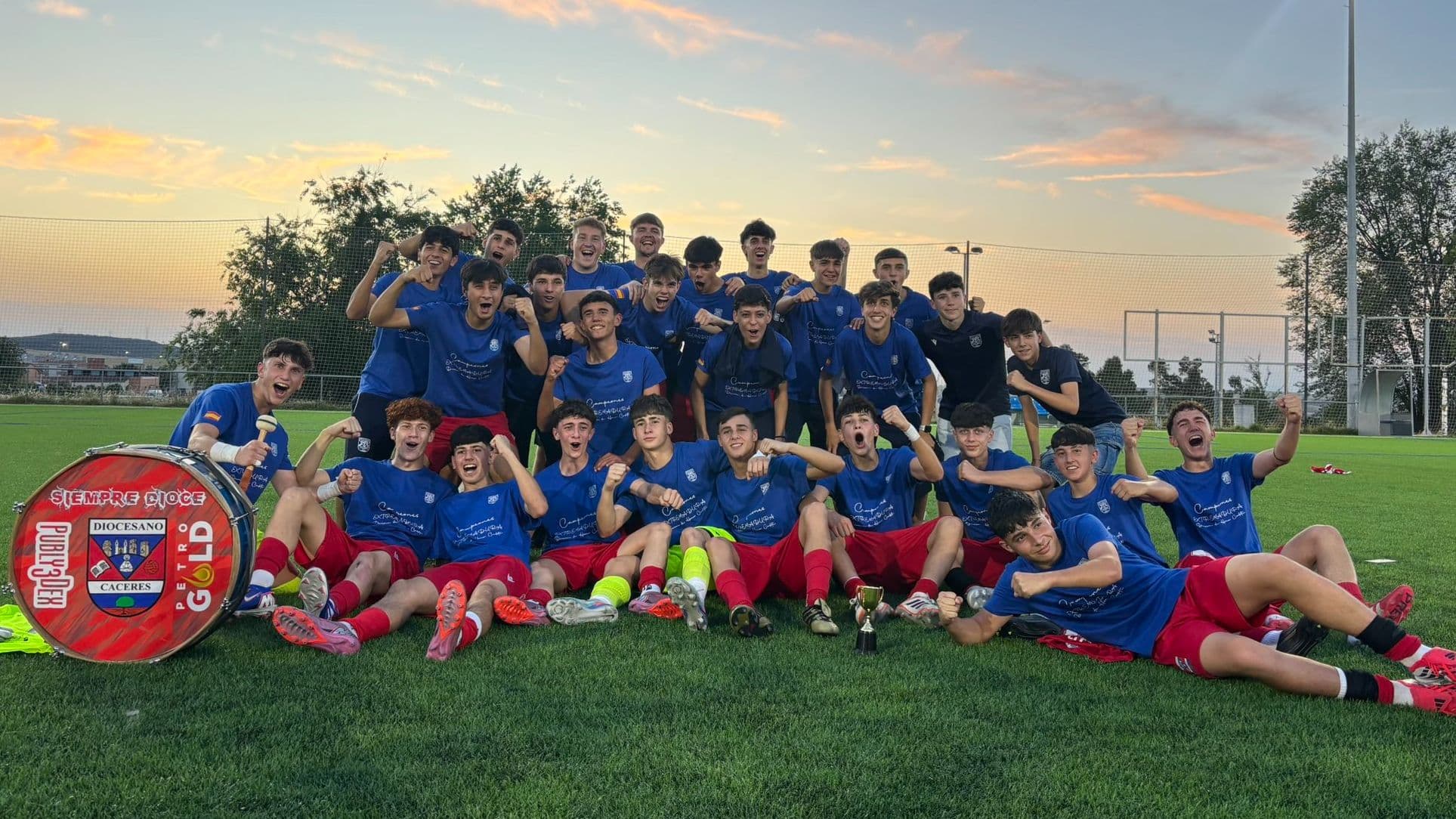 El Diocesano golea a La Cruz Villanovense y se proclama campeón cadete de División de Honor