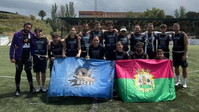 Plasencia Ducks celebra el título de la Liga de Flag Football Extremeña 2026