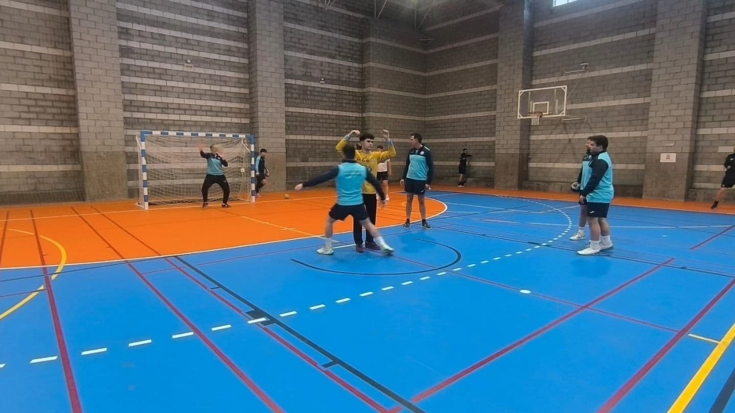 Unión Balonmano Pacense sobrevive a la reacción de Josefinas en la Copa Extremadura de balonmano