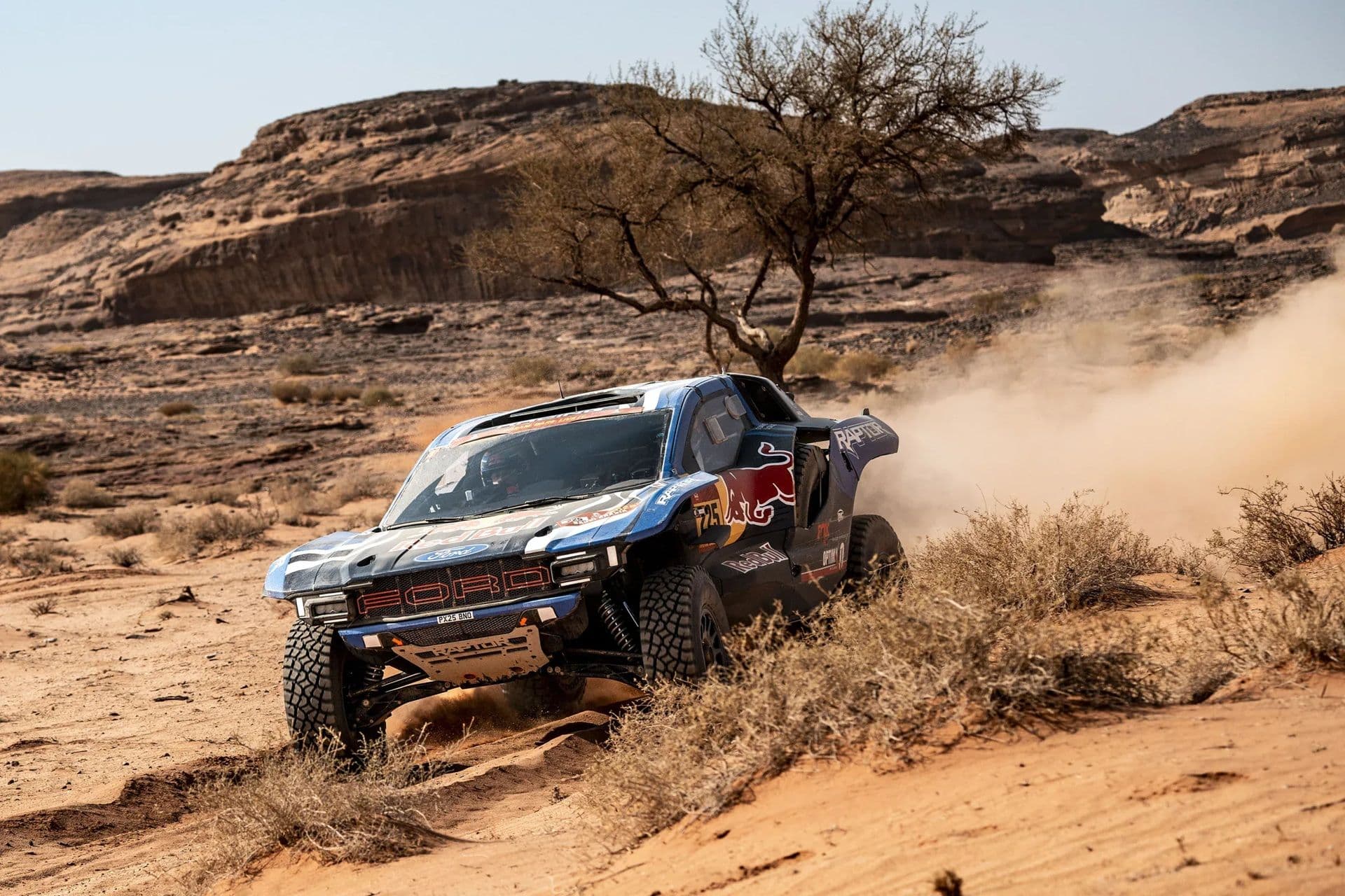Carlos Sainz en el Rally-Raid Portugal Extremadura a su paso por Extremadura