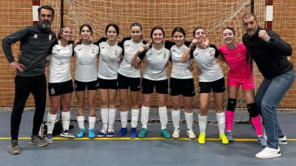 Jugadoras de la EMD Sanvicenteña antes del Campeonato de España sub-16 femenino de fútbol sala