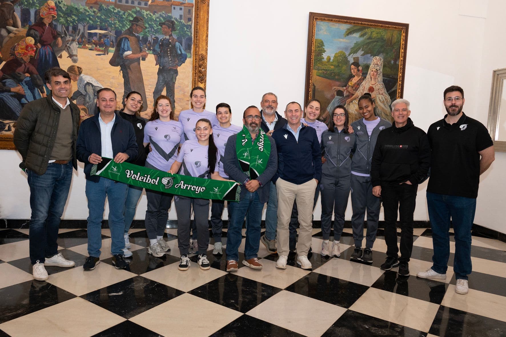 Jugadoras del Arroyo de la Luz durante el acto de apoyo institucional en Cáceres