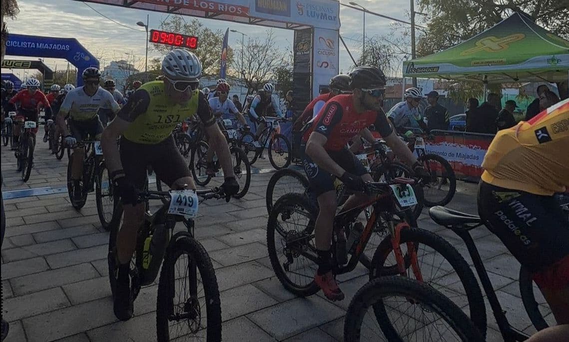 Corredores de la Copa de España XCM durante la Titán de los Ríos en Miajadas