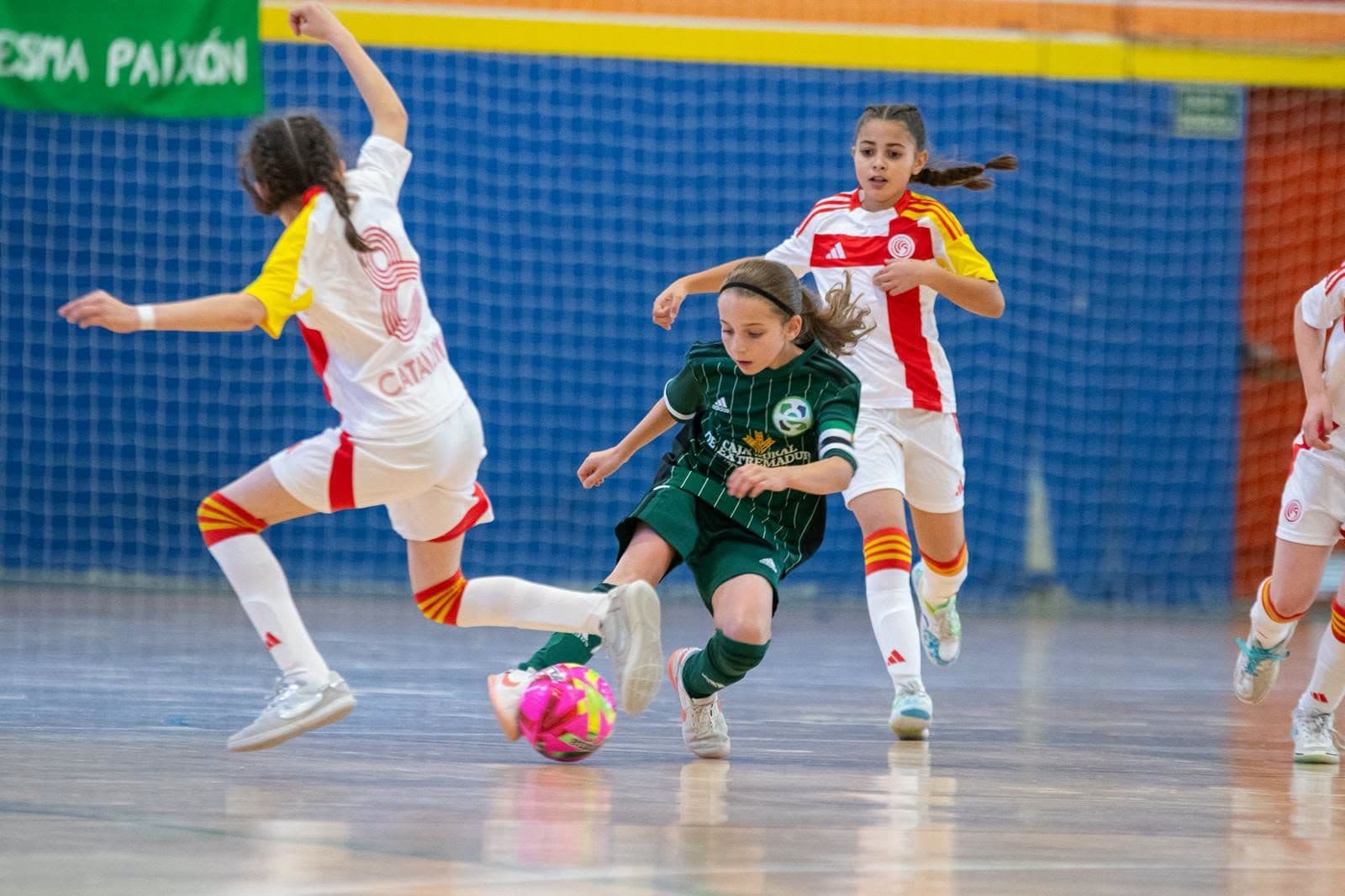 Las benjaminas extremeñas rozan la final y pelearán ahora por el bronce en el nacional de fútbol sala