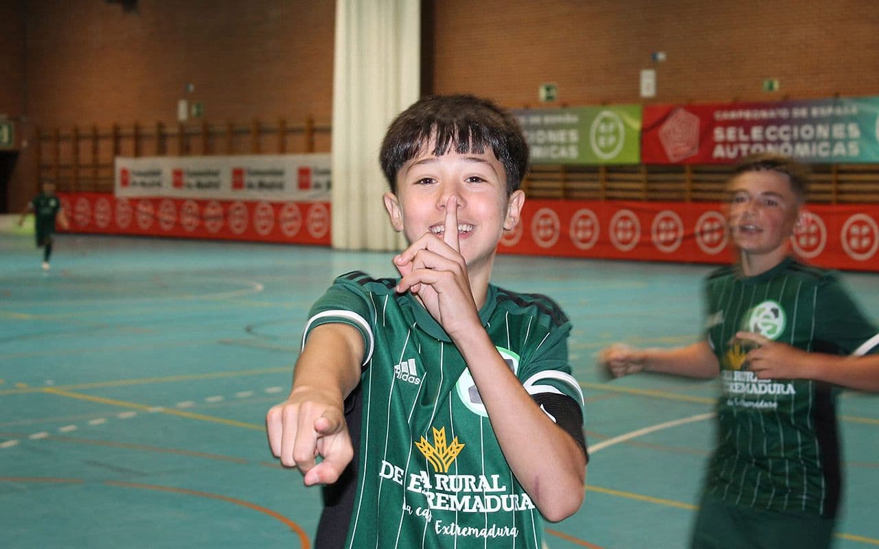 Extremadura arranca el Campeonato de España sub-12 de fútbol sala con dos goleadas ante Canarias