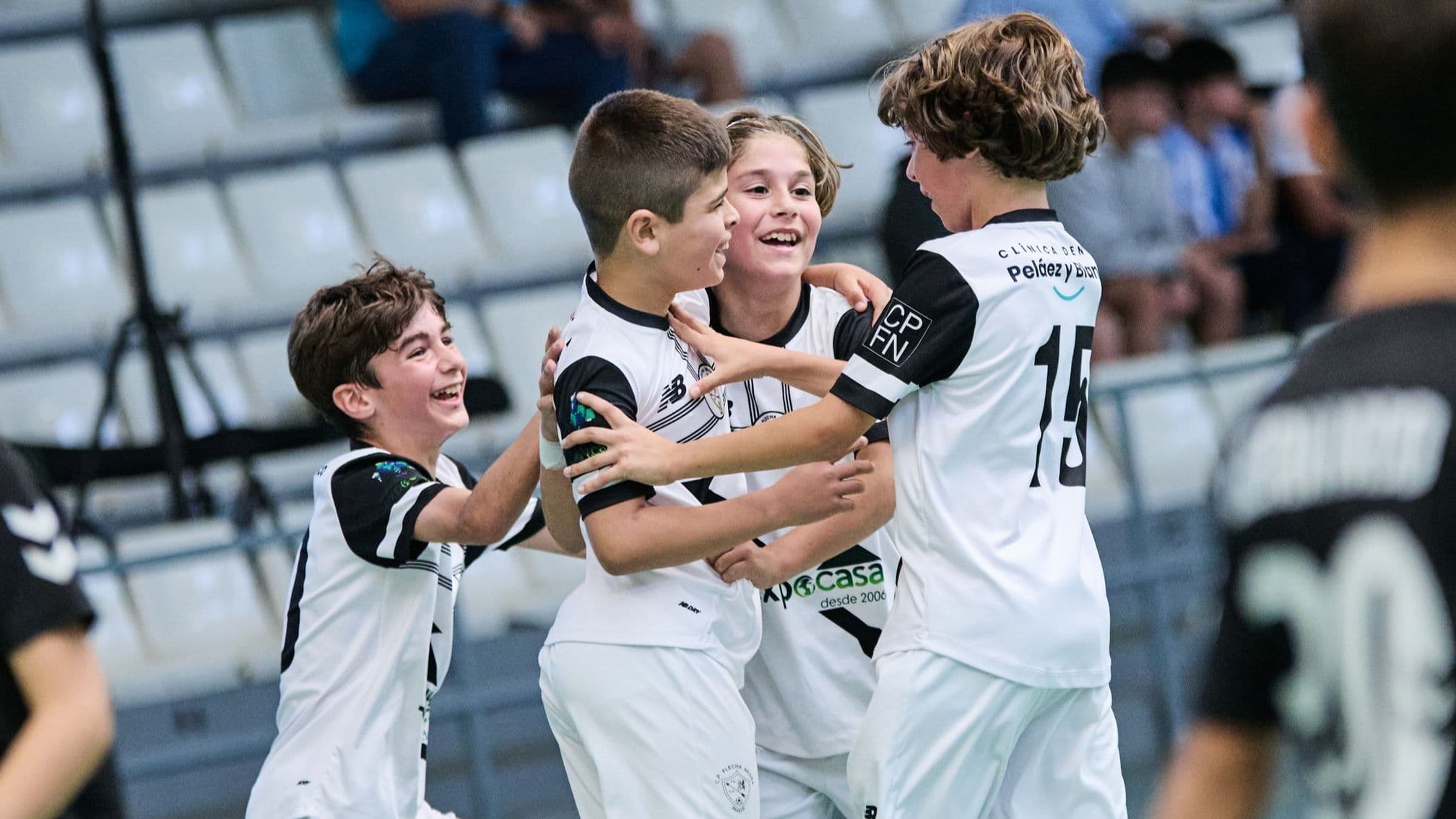 Jugadores del Flecha Negra tras ganar la final regional benjamín ante Imperio de Mérida