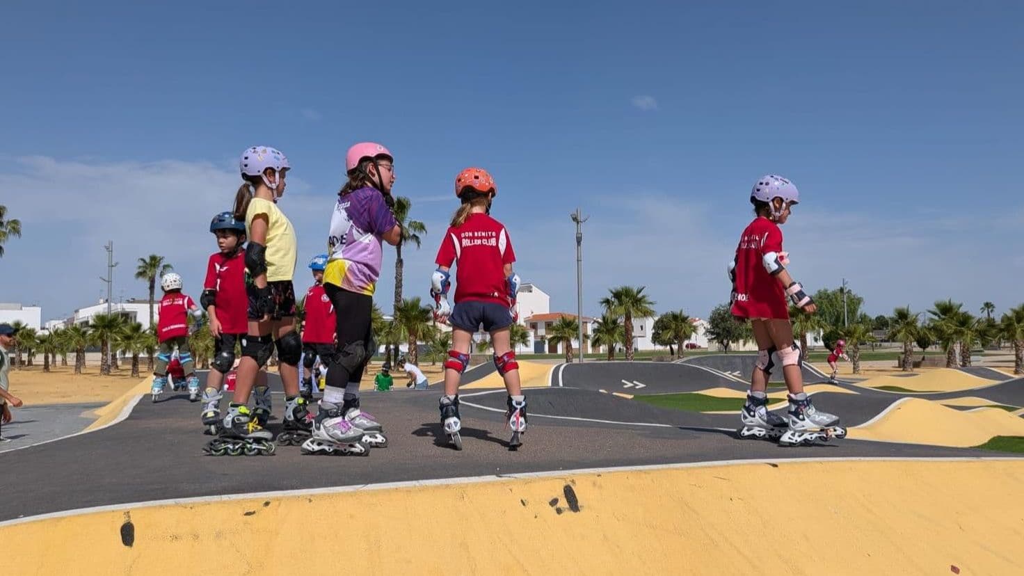 Participantes del primer evento de pumptrack organizado por CD La Serena Patina en Villanueva de la Serena