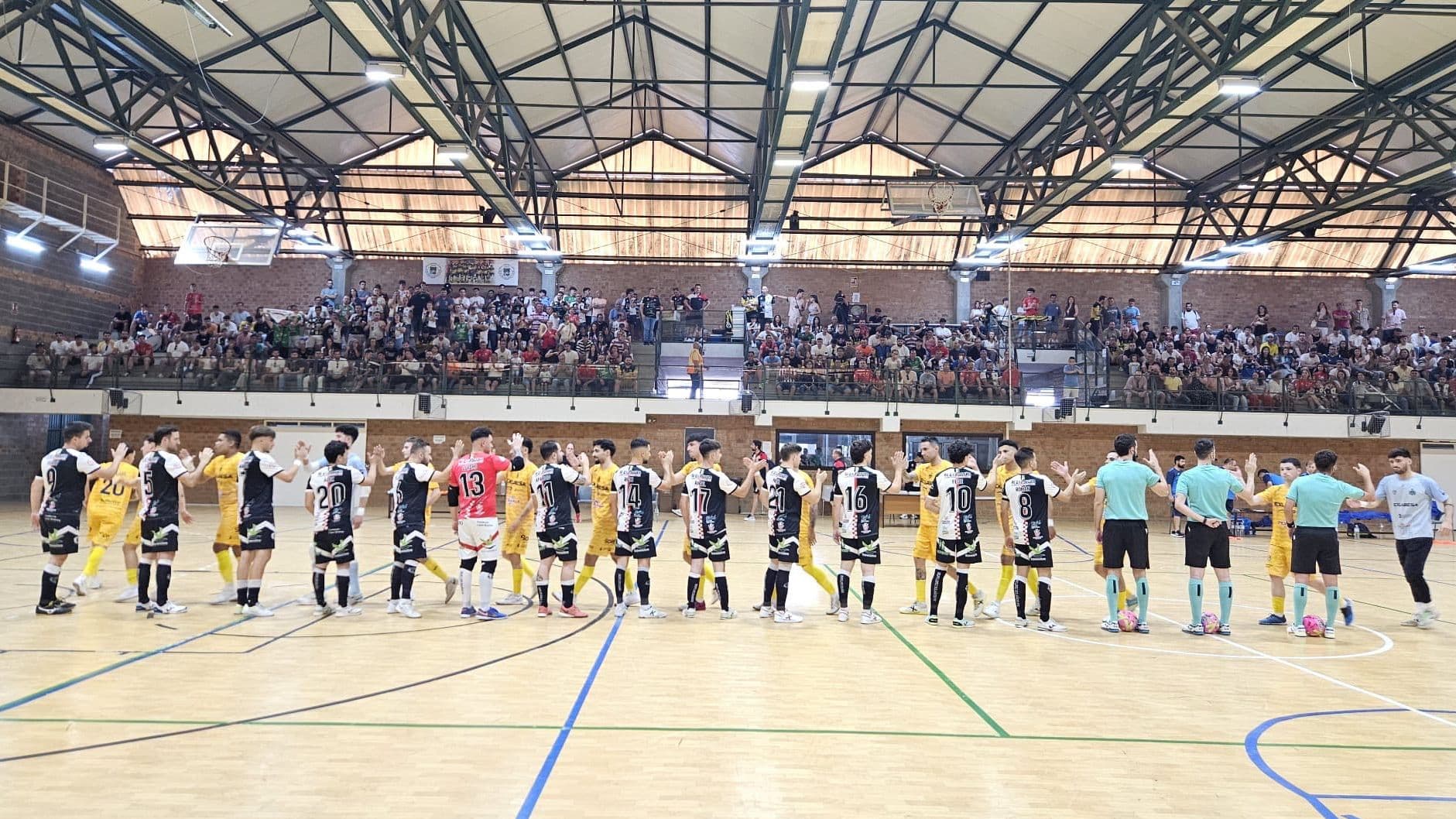 Partido entre Grupo López Bolaños y Exalbesa Leis Pontevedra en Fuente del Maestre