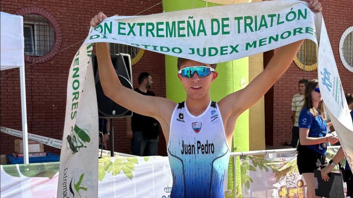 Deportistas del Tribarros Villafranca durante la Liga Judex Menores de triatlón