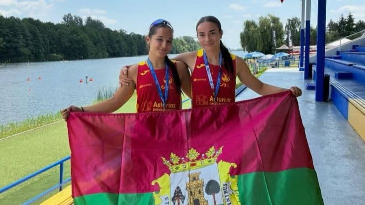 Cristina Pérez e Irene Madrid compiten en el Europeo de piragüismo maratón