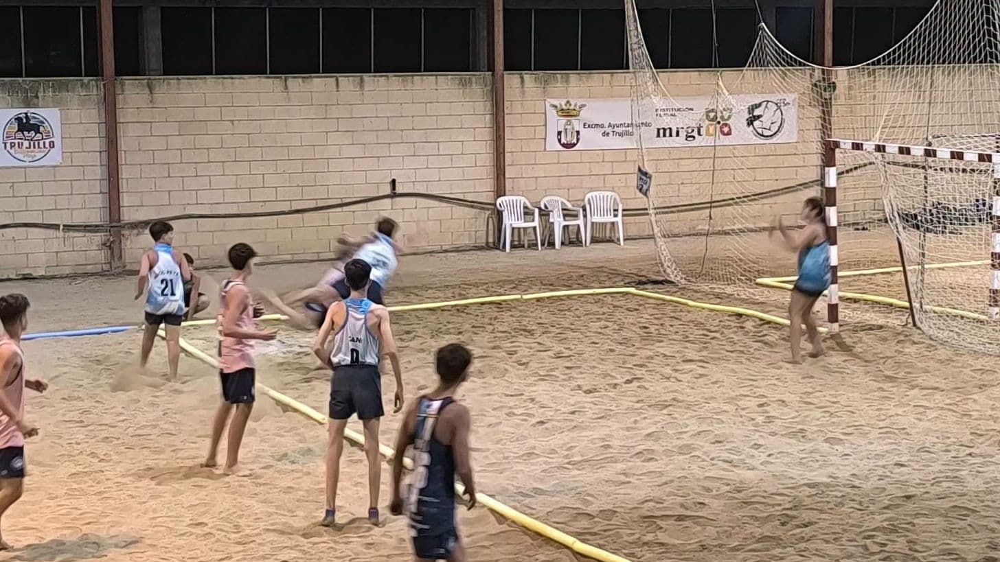 EMD Aceuchal y Mefiex BMP Notinas reinan en el Circuito Extremeño de Balonmano Playa