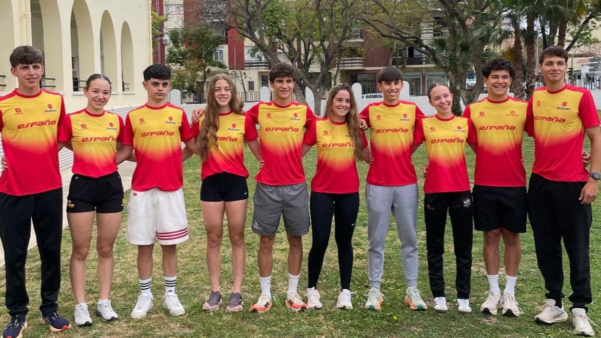 Triatletas extremeños antes de competir en la Copa de Europa Junior de Torremolinos