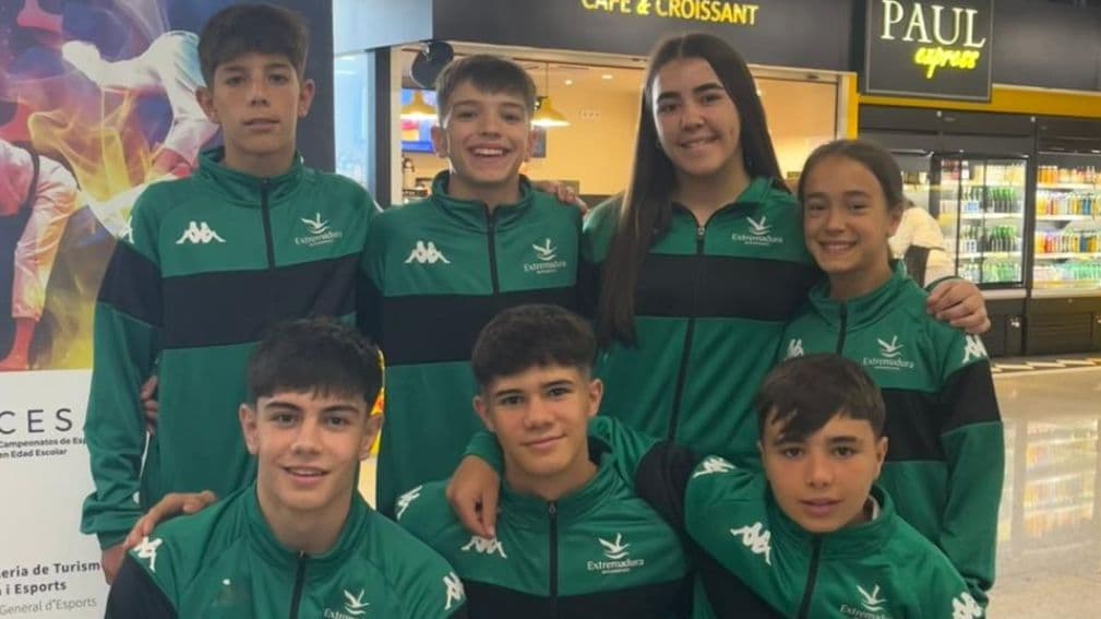 Judocas del Judo Club Stabia antes de la Liga Nacional por equipos