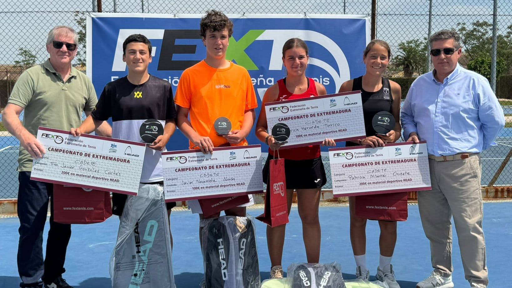 Extremadura corona a sus campeones cadete y alevín de tenis en Badajoz y Villanueva