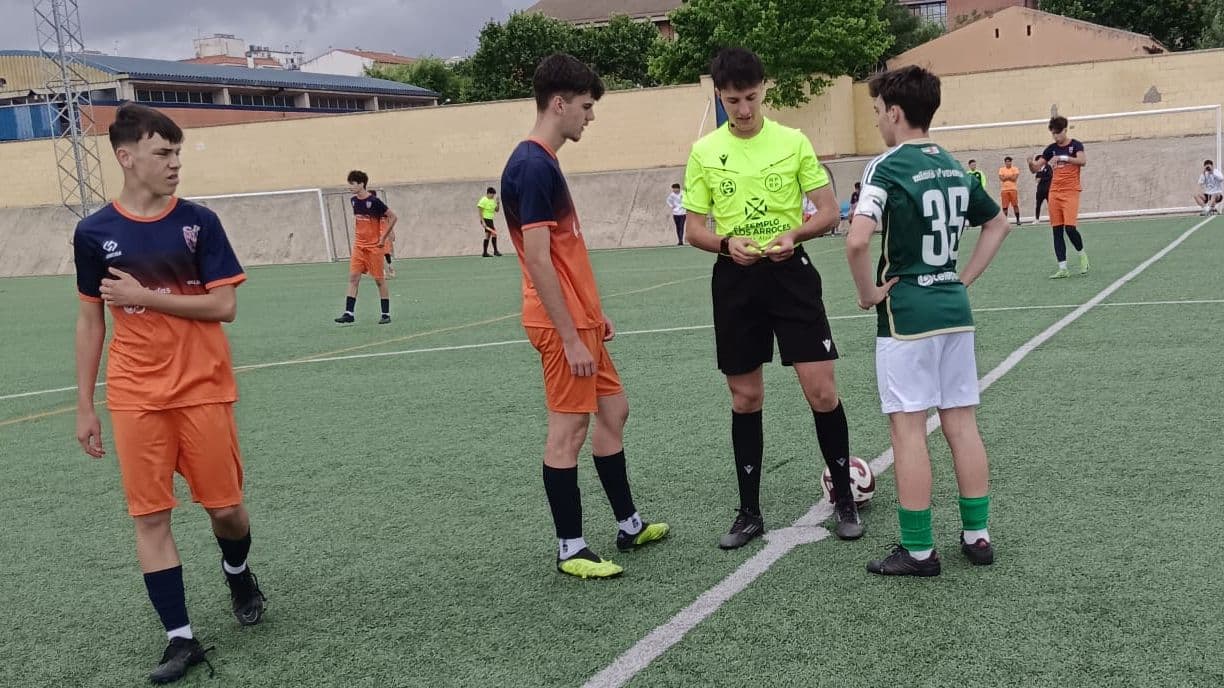 Partido cadete entre CD Inicia y Cacereño B Tambo en Villanueva de la Serena