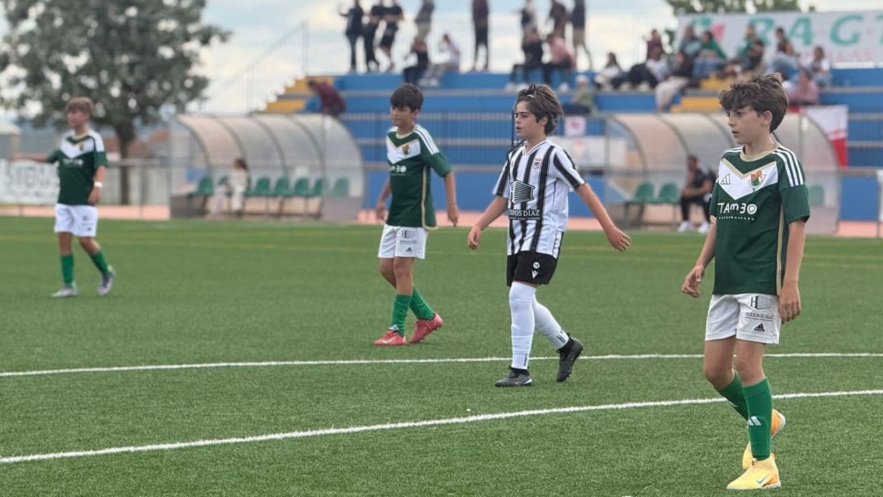 El Cacereño alevín avanza con autoridad a cuartos del Campeonato de Extremadura