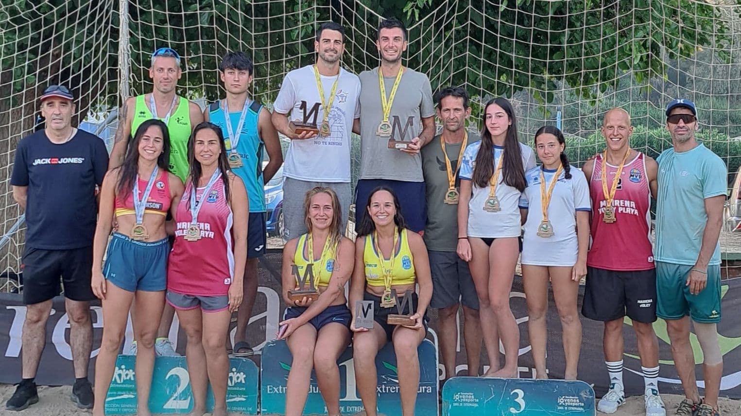 Fátima Mesa-Débora Silva y Francisco Moreno-Francesco Amadori abren con victoria el Circuito Extremeño de Vóley Playa