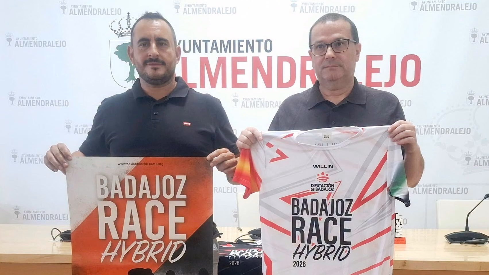 Carrera híbrida con pruebas de fuerza y resistencia