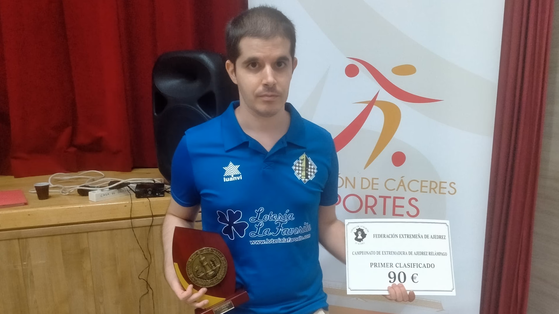 David Castellanos con el título autonómico logrado en Jarandilla de la Vera