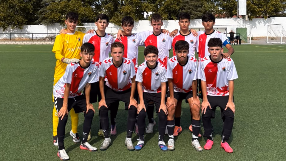 Jugadores del Cacereño Cadete durante el encuentro ante Extremadura Fútbol Base