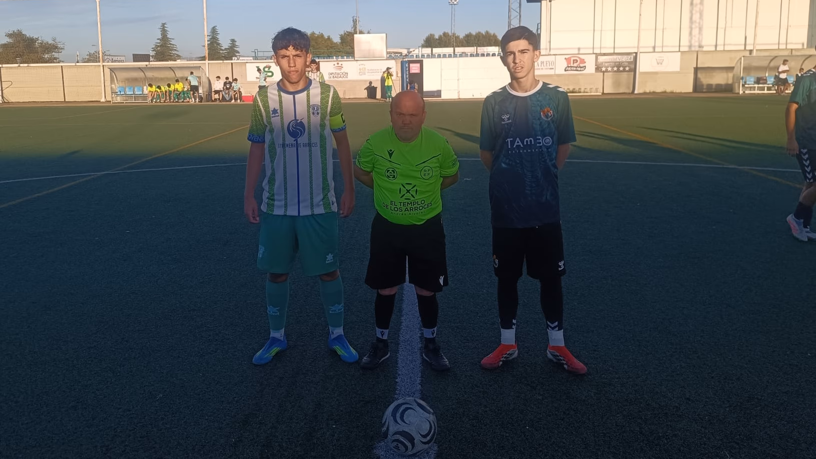La Cruz Villanovense B y Cacereño B durante el partido de la jornada 5