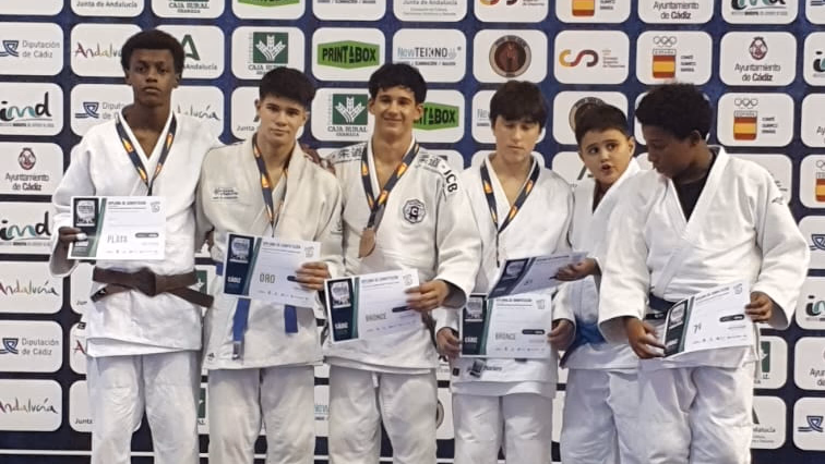Judocas del Judo Club Stabia tras la Supercopa de España Infantil de Cádiz