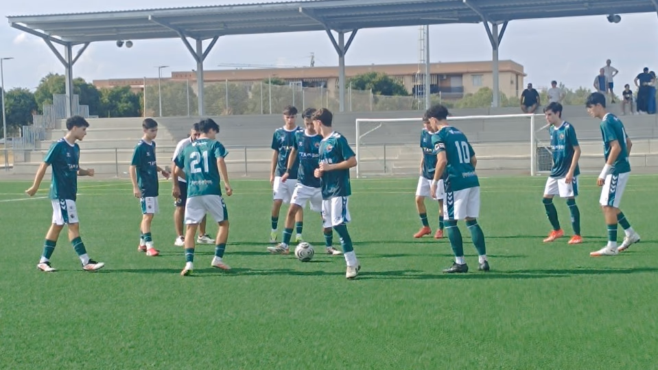 Jugadores del Cacereño Tambo B durante el partido ante el Mérida B