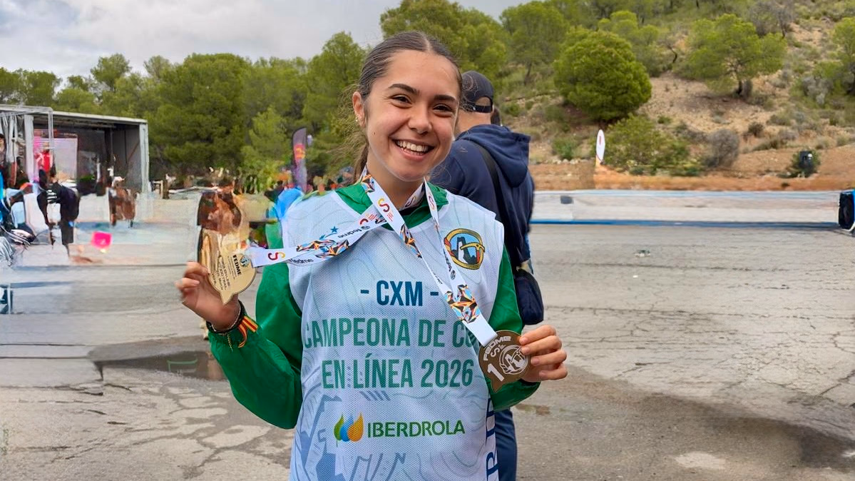 Macarena Carmona, atleta de Miajadas del Club Atletismo Don Benito, tras conquistar la Copa de España juvenil